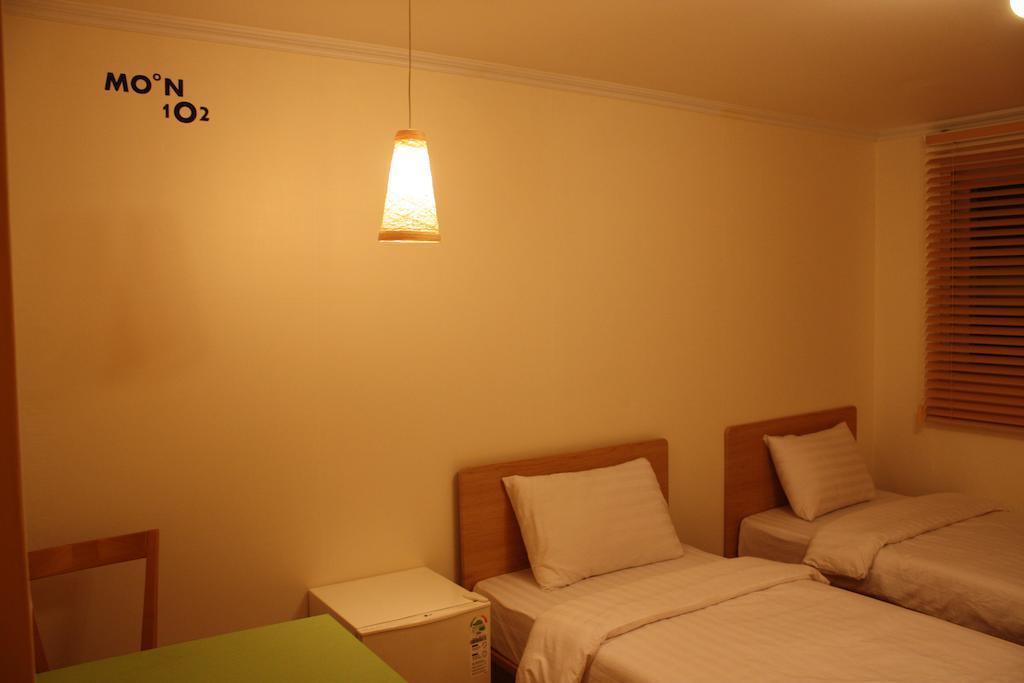 Hostel Moon