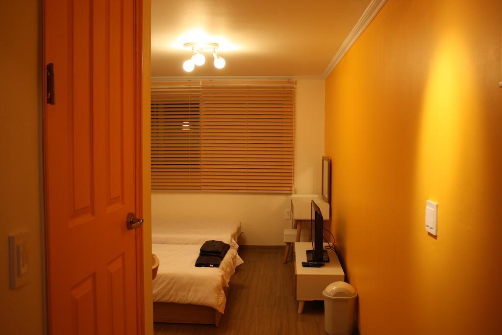 Moon Hostel *